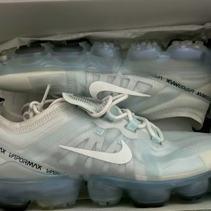 Wore these a few times but no longer my style. Just been sitting in my closet!